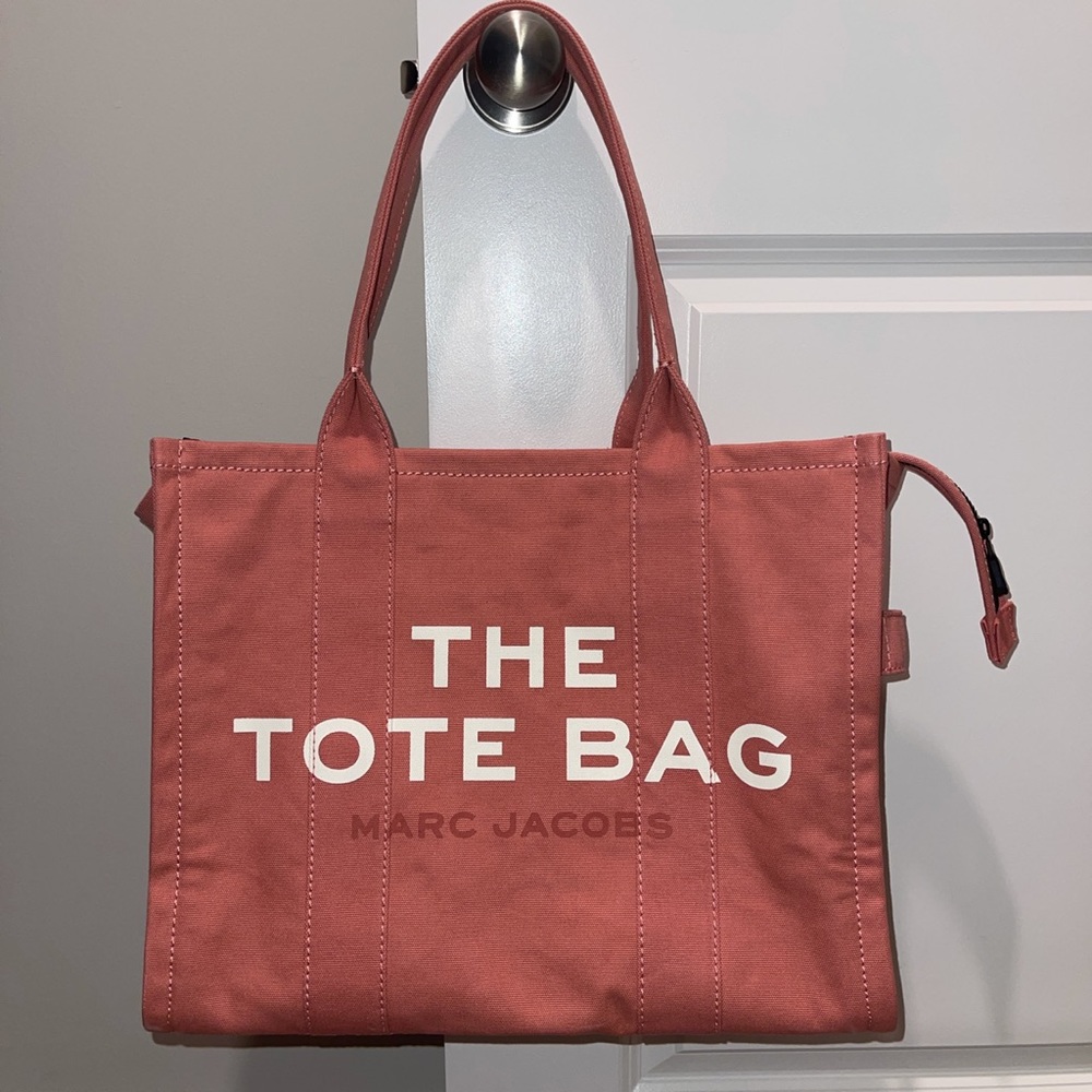Marc Jacobs, Large THE TOTE BAG in color SWEAT PEA